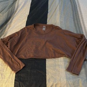 Lightweight cropped long sleeve tee